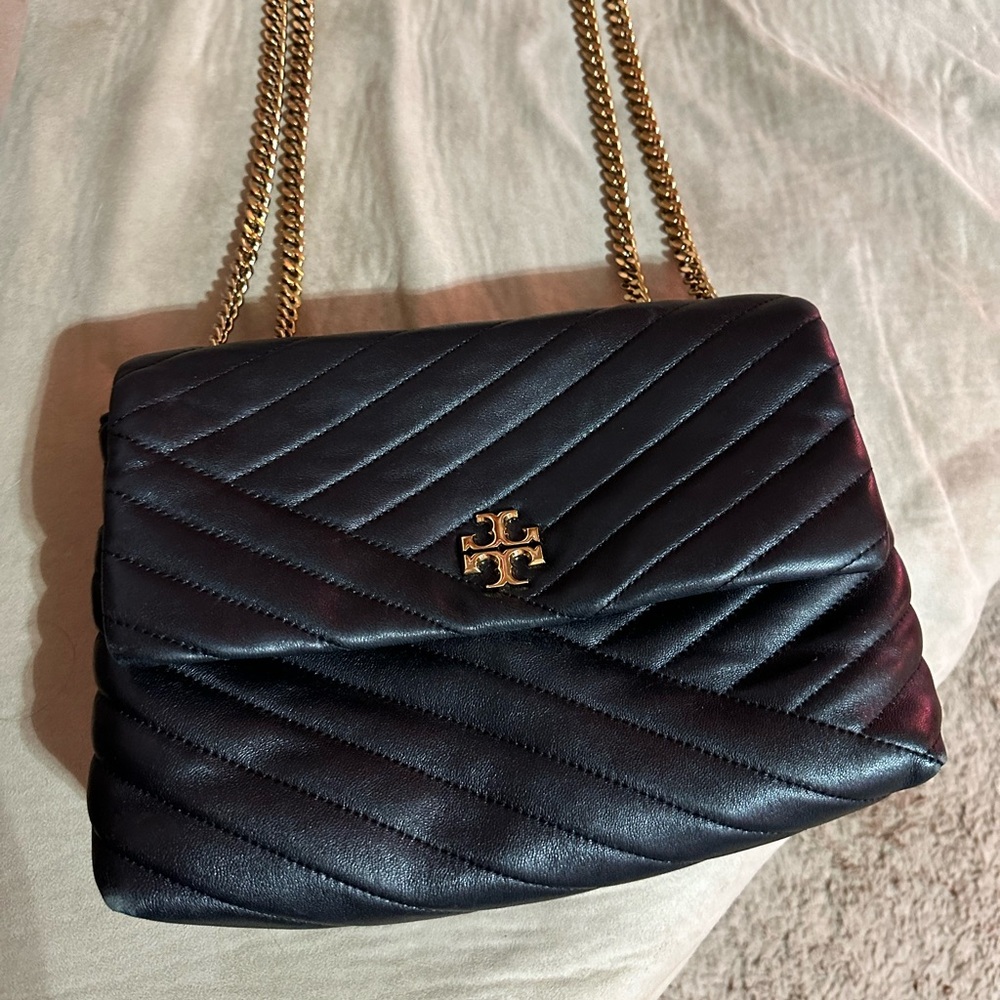 KIRA CHEVRON CONVERTIBLE SHOULDER BAG (price firm)